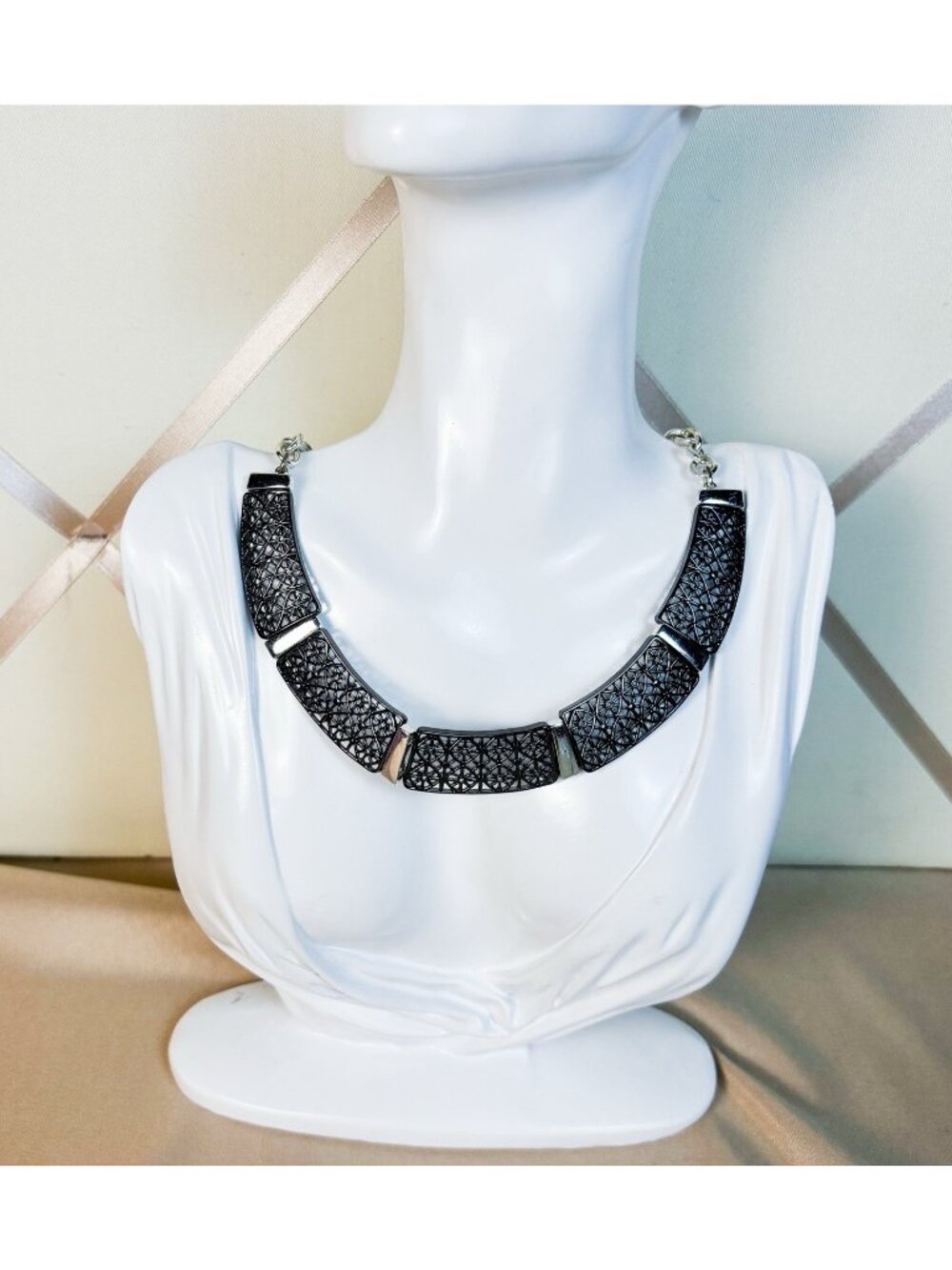 Liz Claiborne Statement Collar Necklace, Silver & Black with Filigree Mesh A100